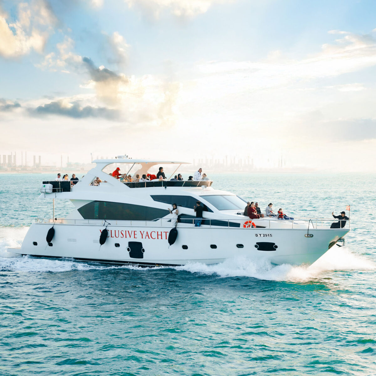Dubai Harbour Luxury Yacht Tour – 2 Hours